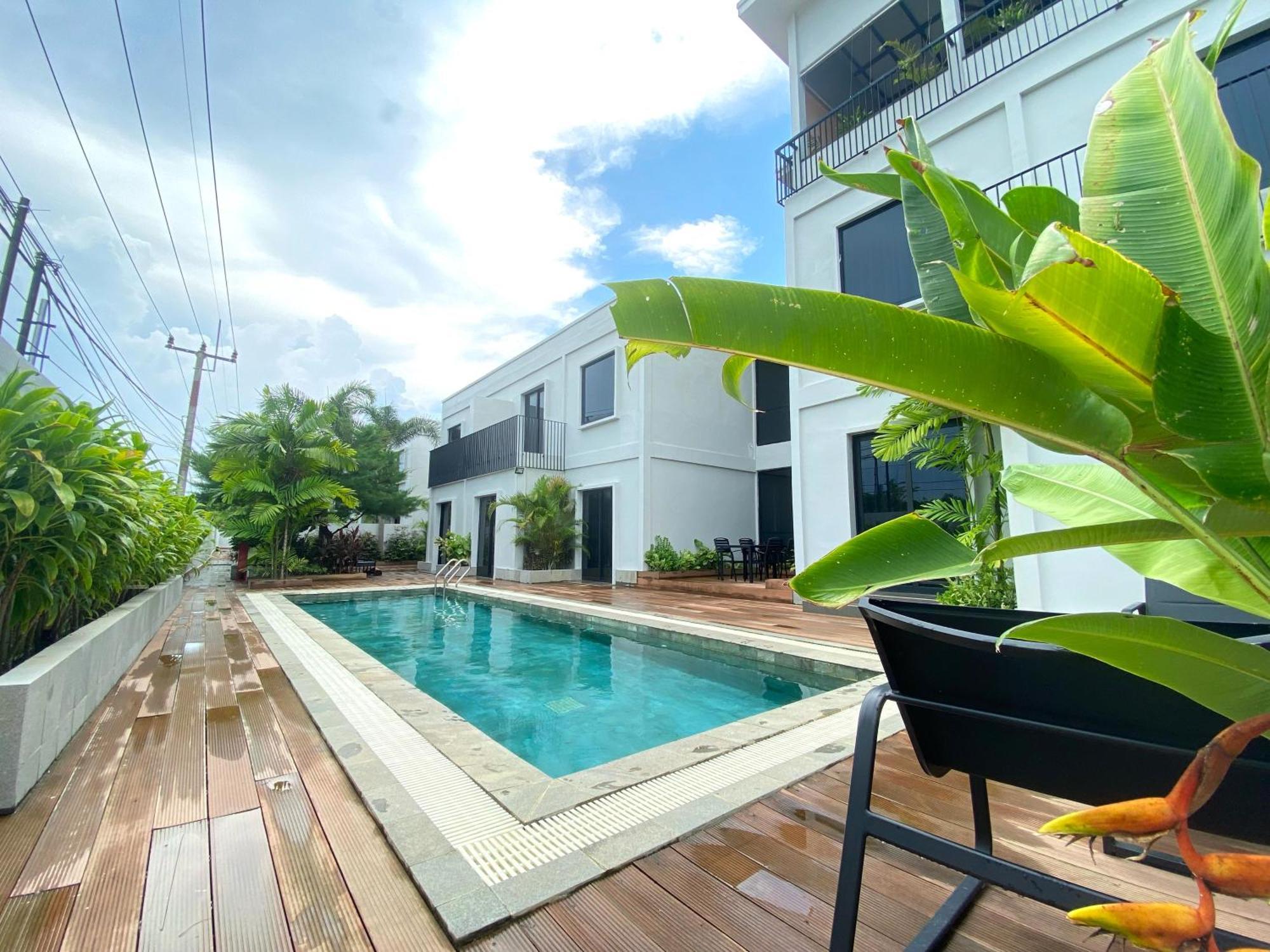 Onyx Hotel & Villa Tanjunguban Exterior photo